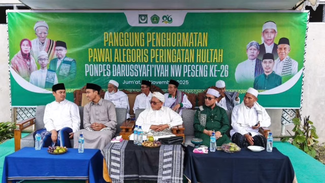 Pawai alegoris dalam rangka menyambut Hari ulang tahun Pondok Pesantren Darussyafiiyah ke-26